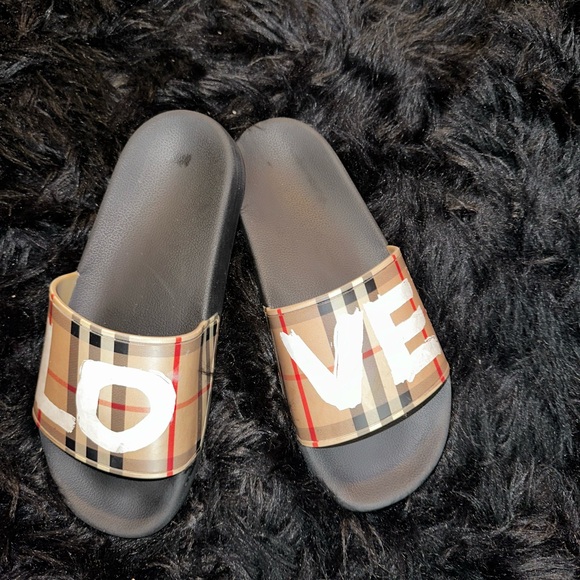 Burberry LOVE Slides - Picture 2 of 9